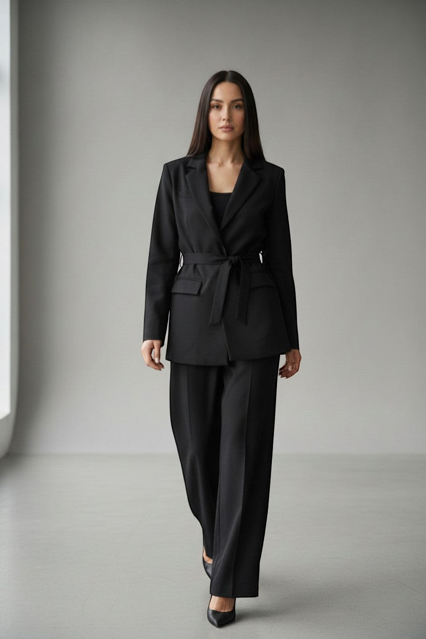 Blazer noir à nouer – Féminité et élégance
