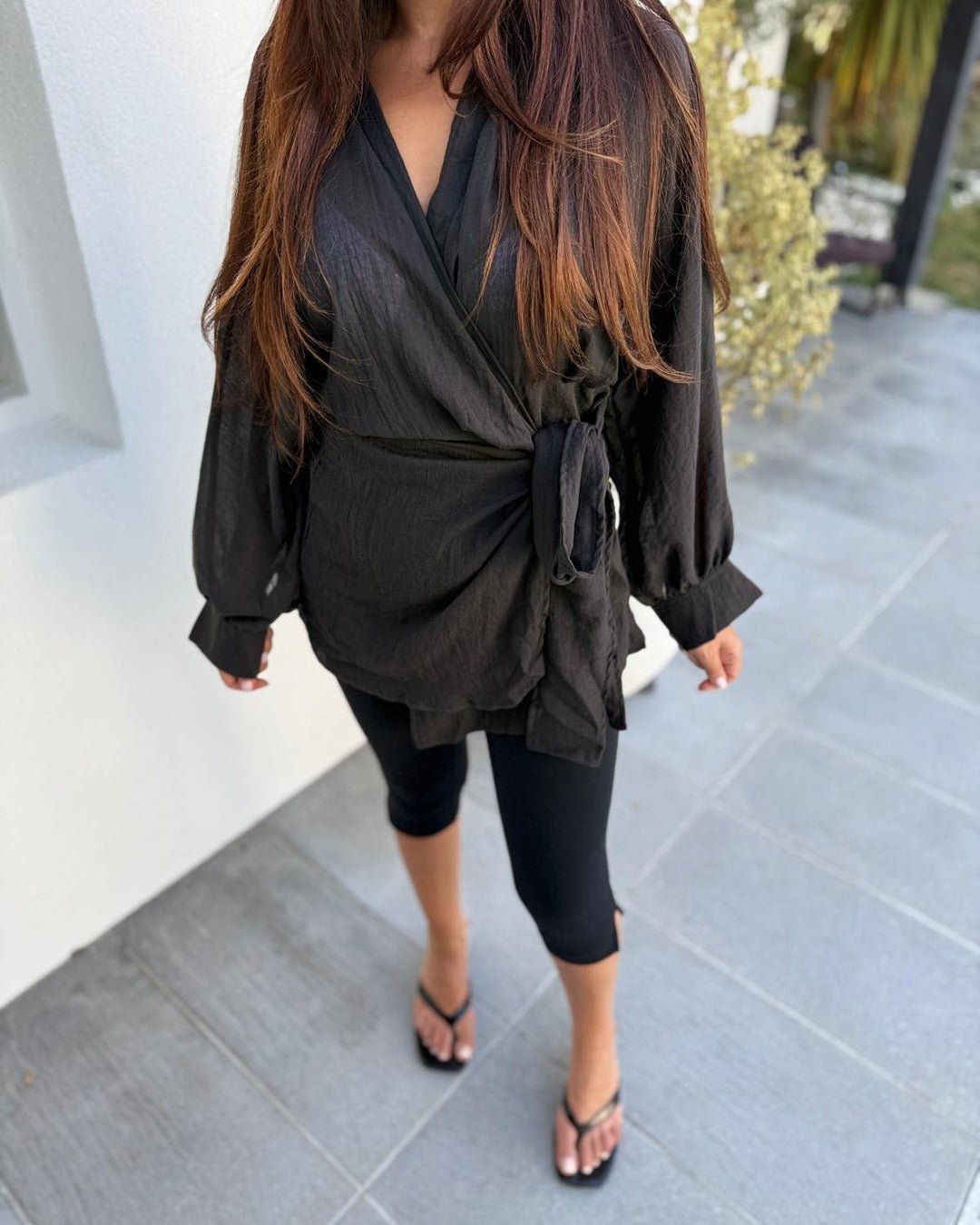 Chemise cache-cœur drapée : le summum de l'élégance - Modèle ROMA noir - NAC Collection