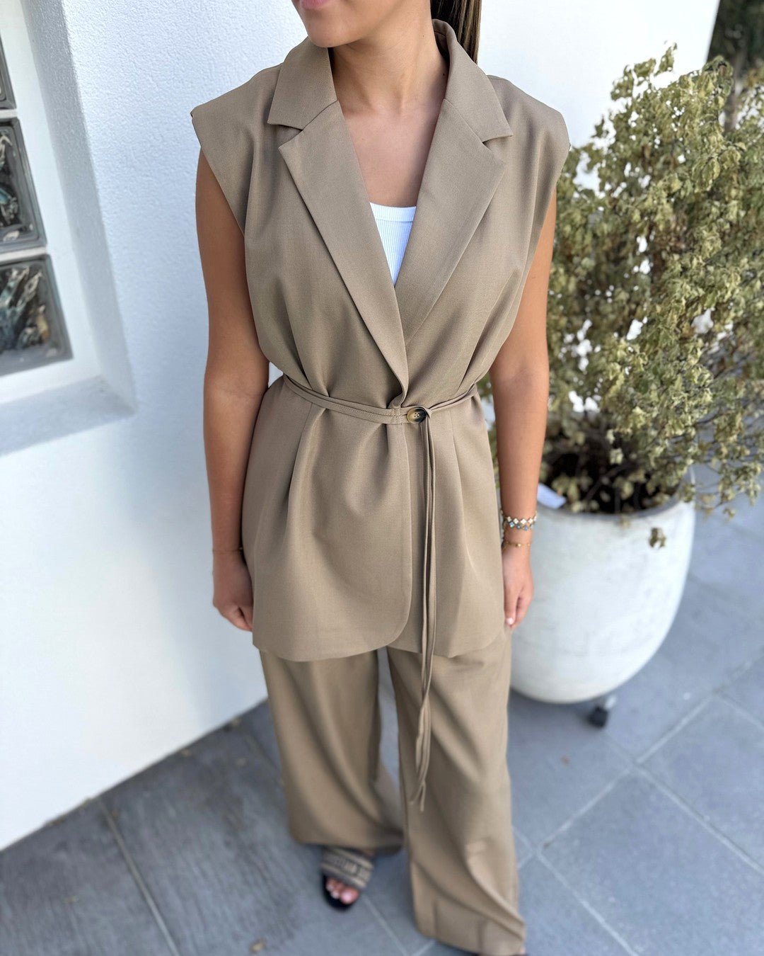 Ensemble gilet sans manches et pantalon large taupe - Modèle FAUVE - NAC Collection
