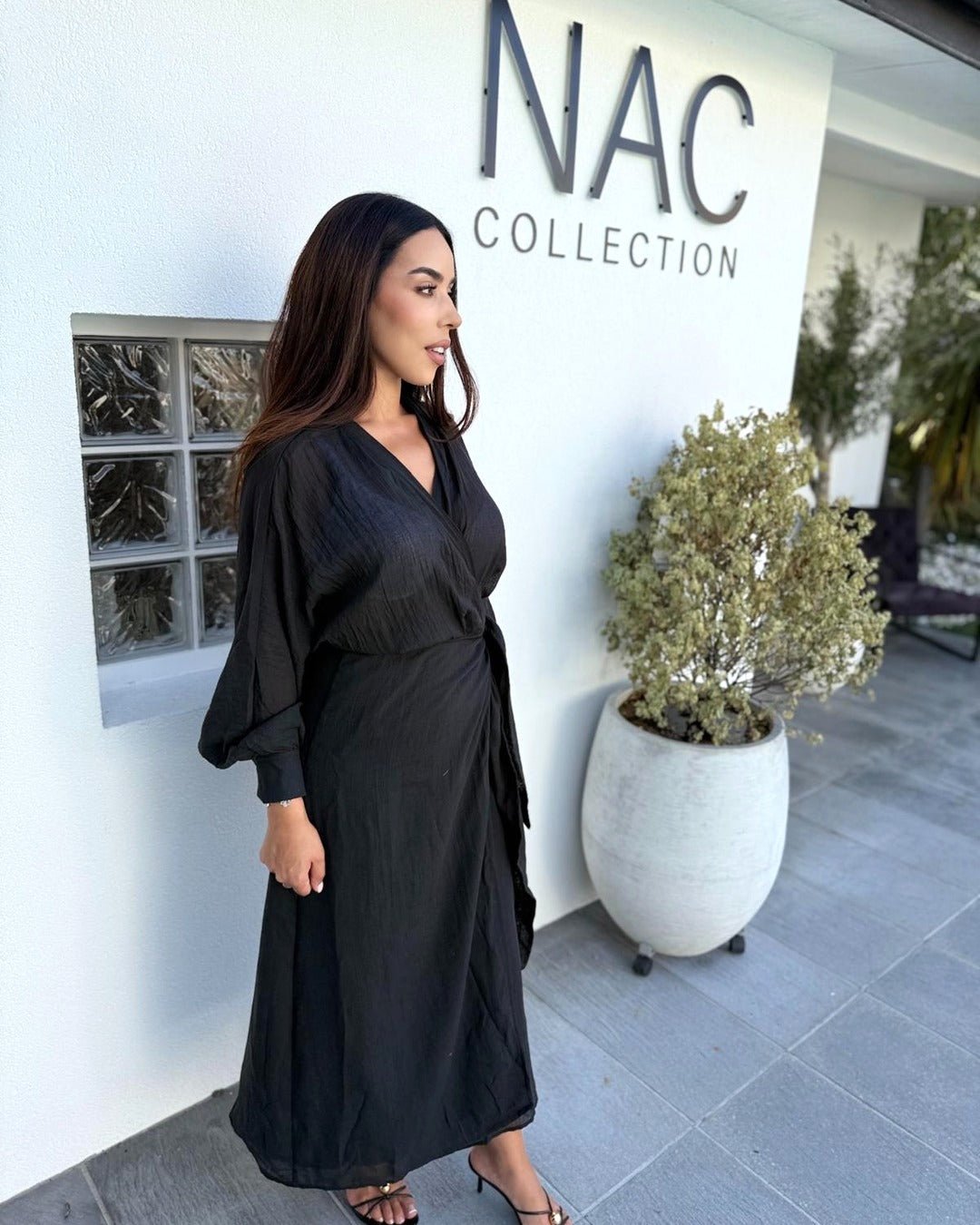 Robe portefeuille noire - Modèle ONDE - NAC Collection