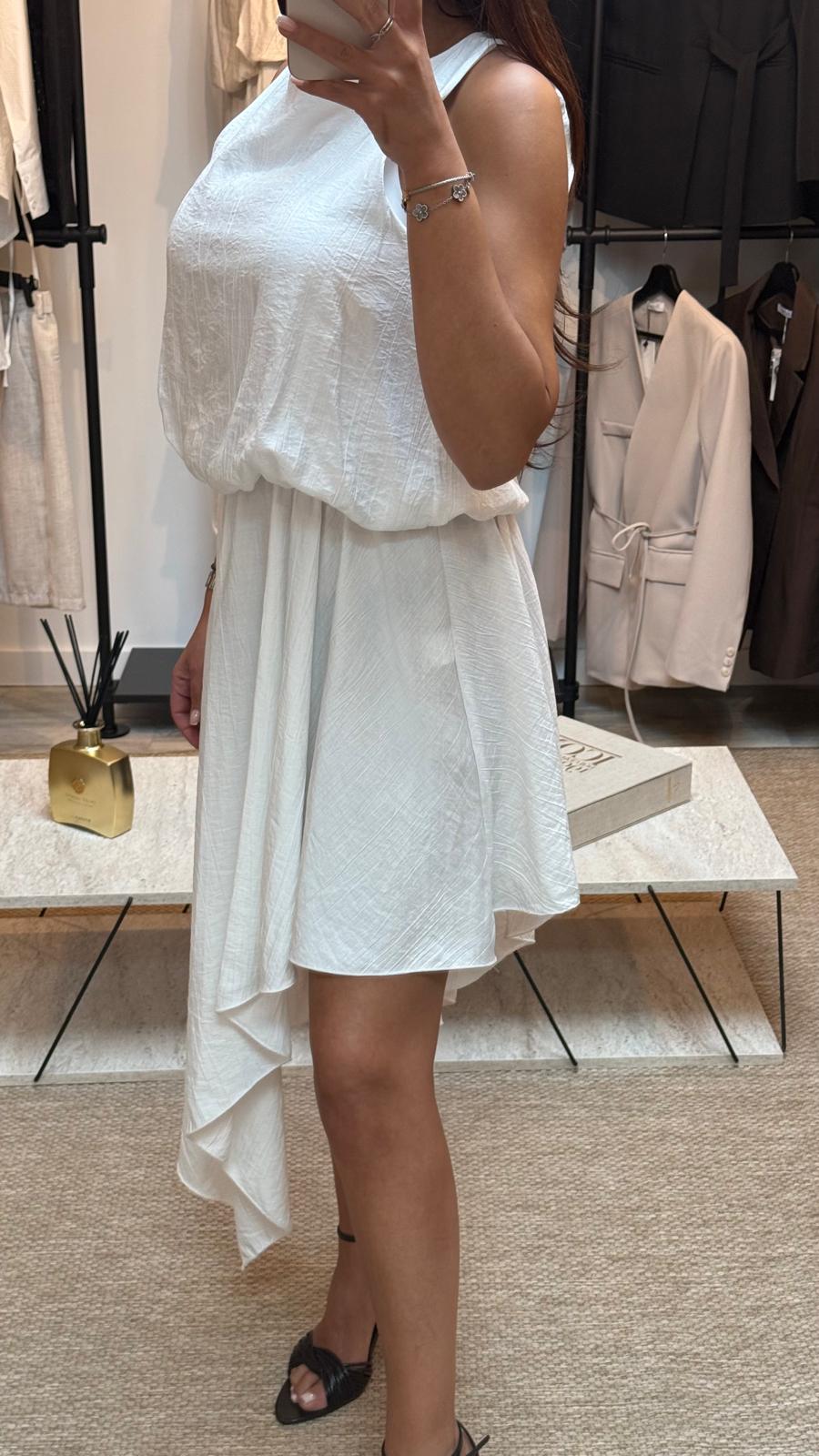 Robe classique asymétrique sans manche. Modèle VOILE