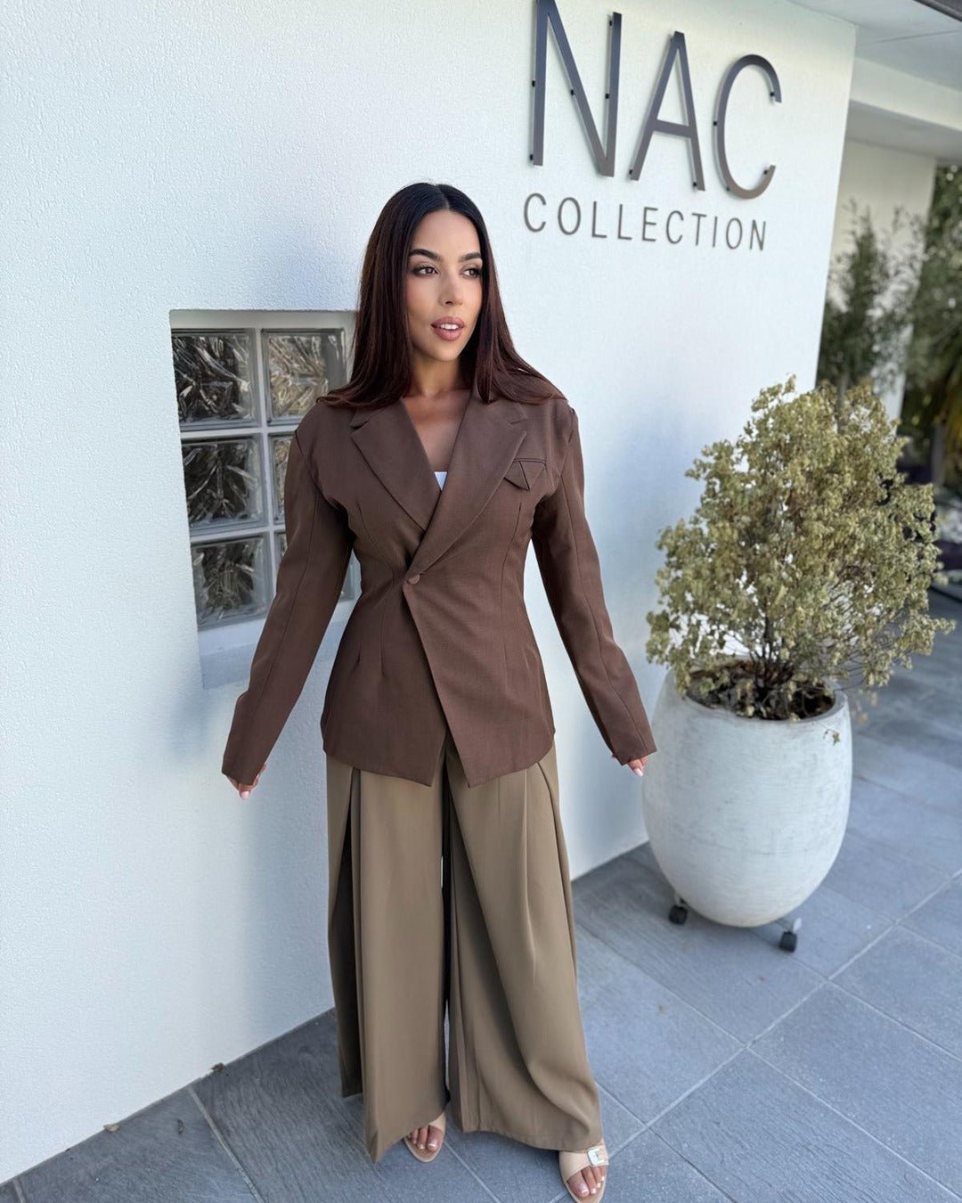 Blazer cintré à épaulettes pour une silhouette élégante - Modèle DUNE - NAC Collection