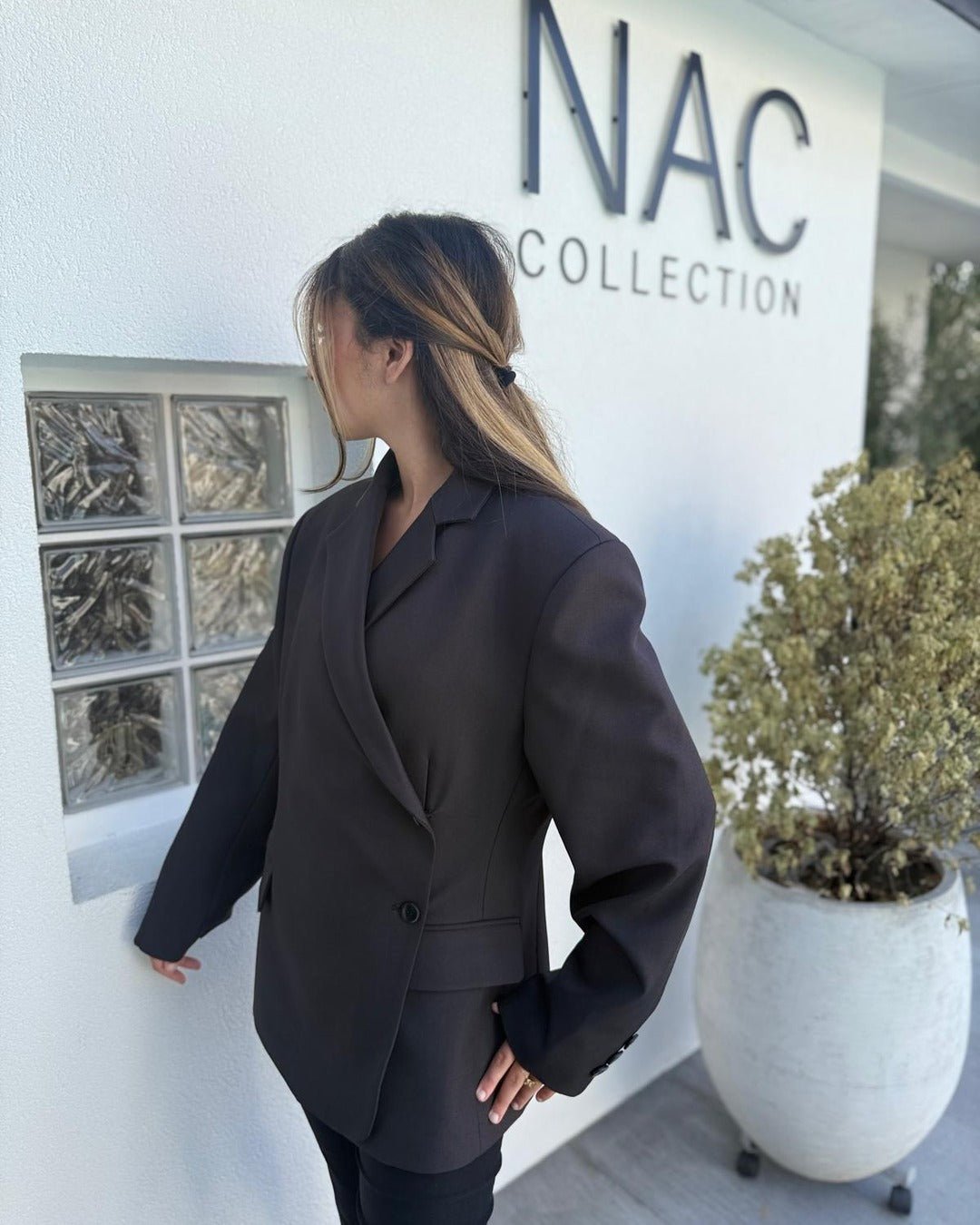 Blazer croisé à épaulettes: l'atout chic de votre garde-robe - Modèle ONYX - NAC Collection