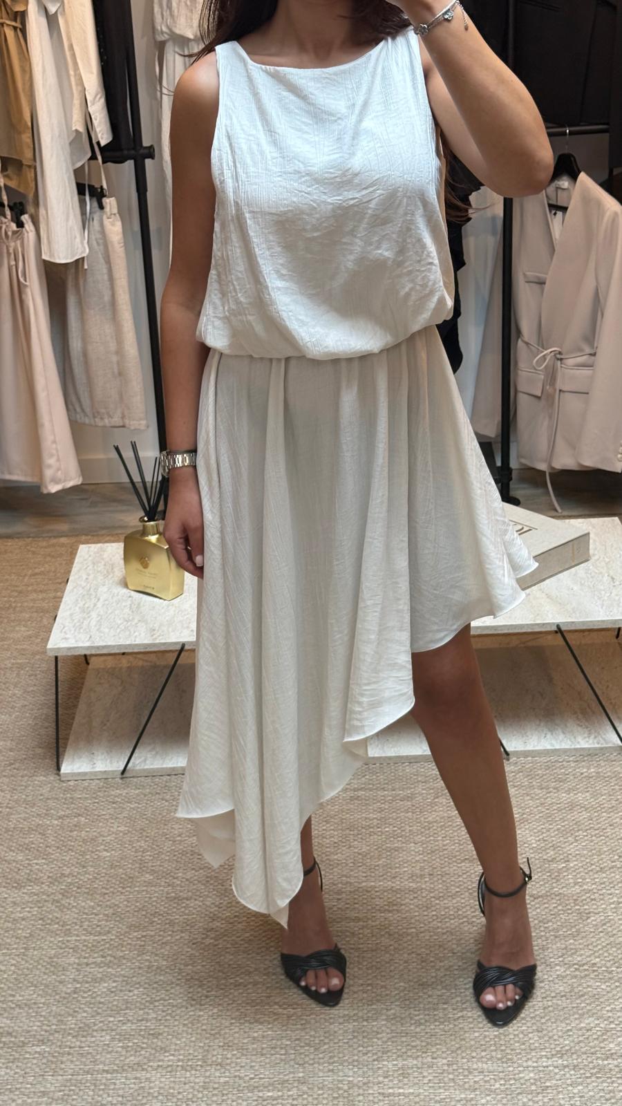 Robe classique asymétrique sans manche. Modèle VOILE