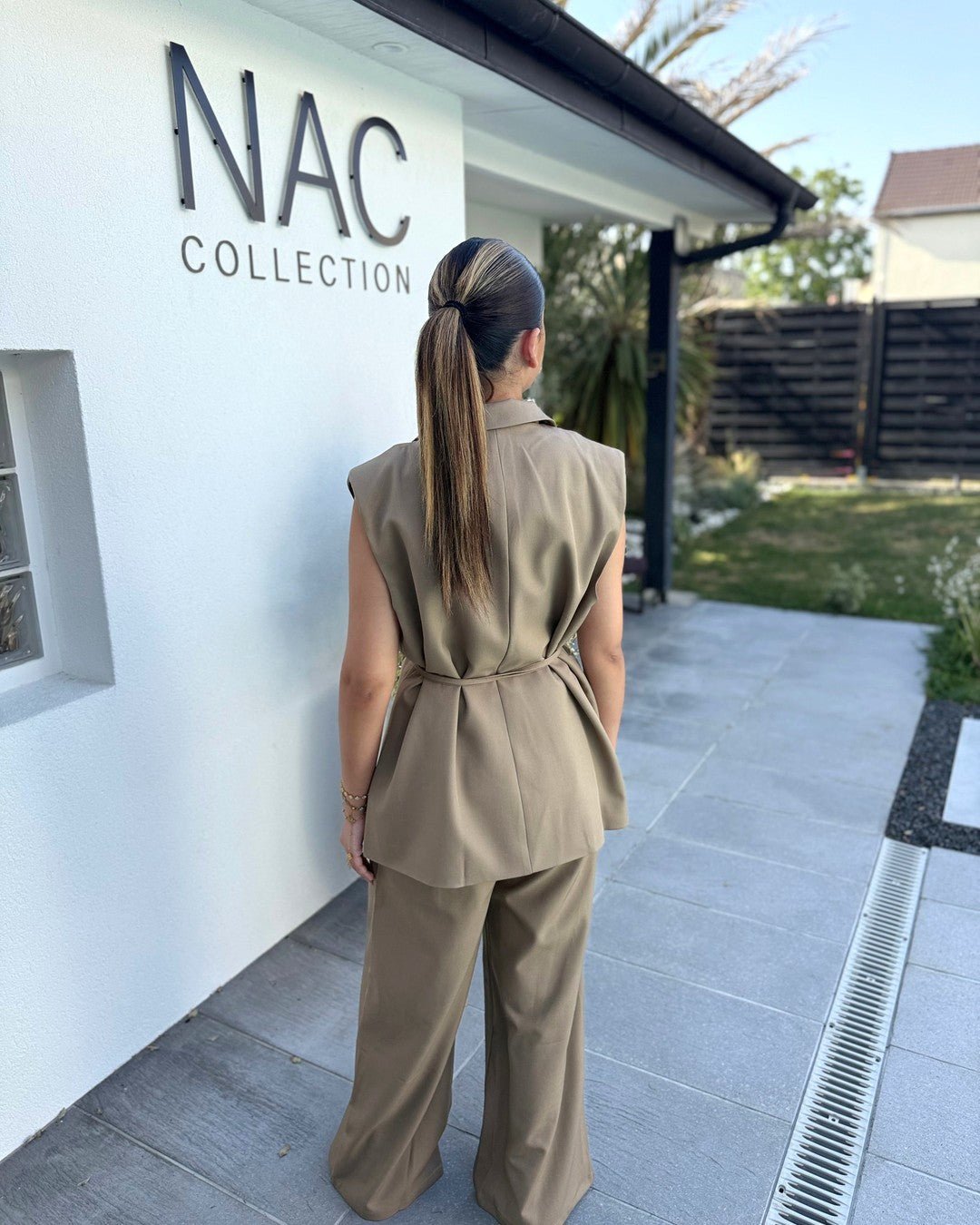 Ensemble gilet sans manches et pantalon large taupe - Modèle FAUVE - NAC Collection