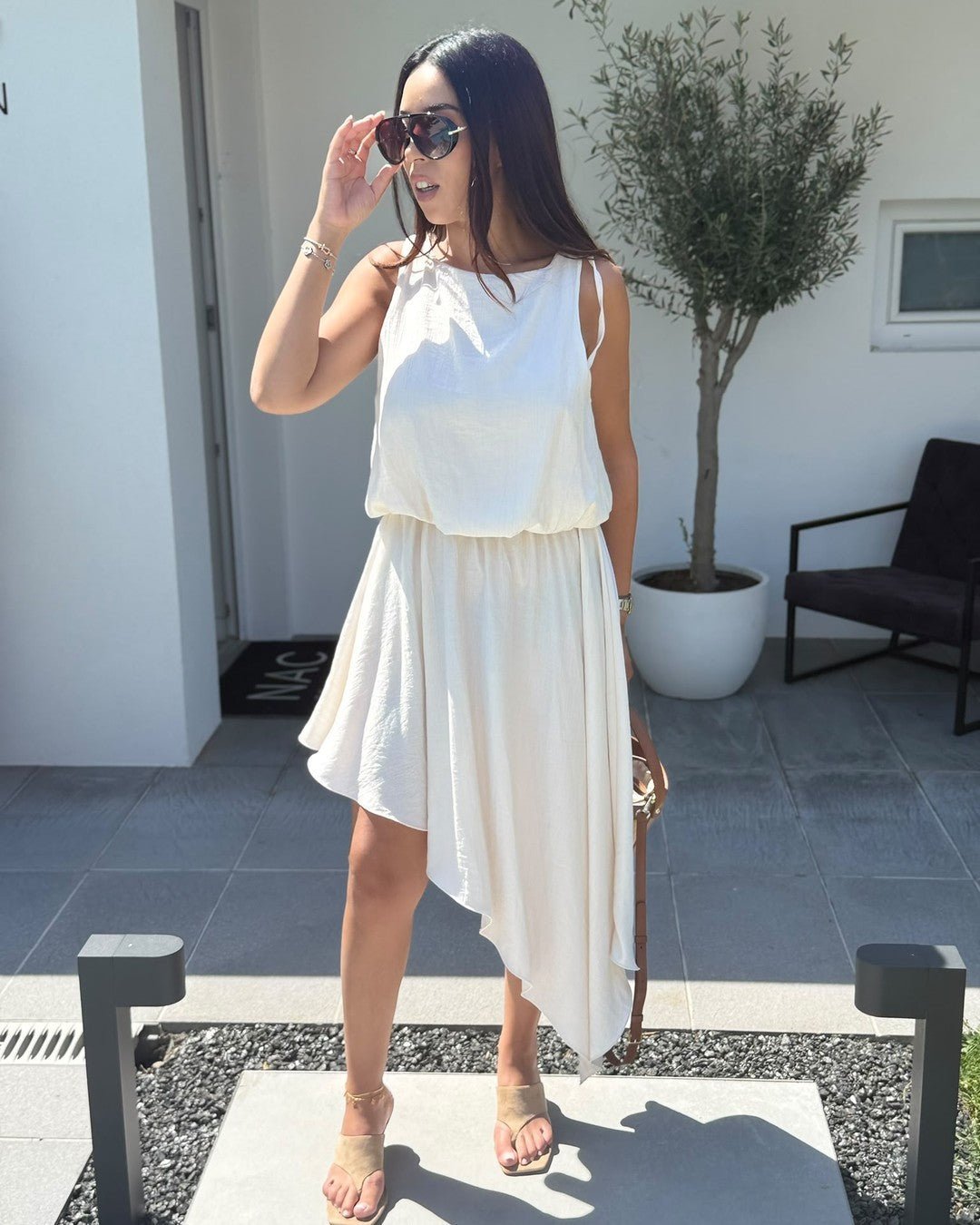 Robe classique asymétrique sans manche. Modèle VOILE - NAC Collection